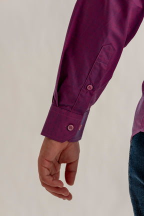Camisa Rosa Acetinada - Detalhes Azuis